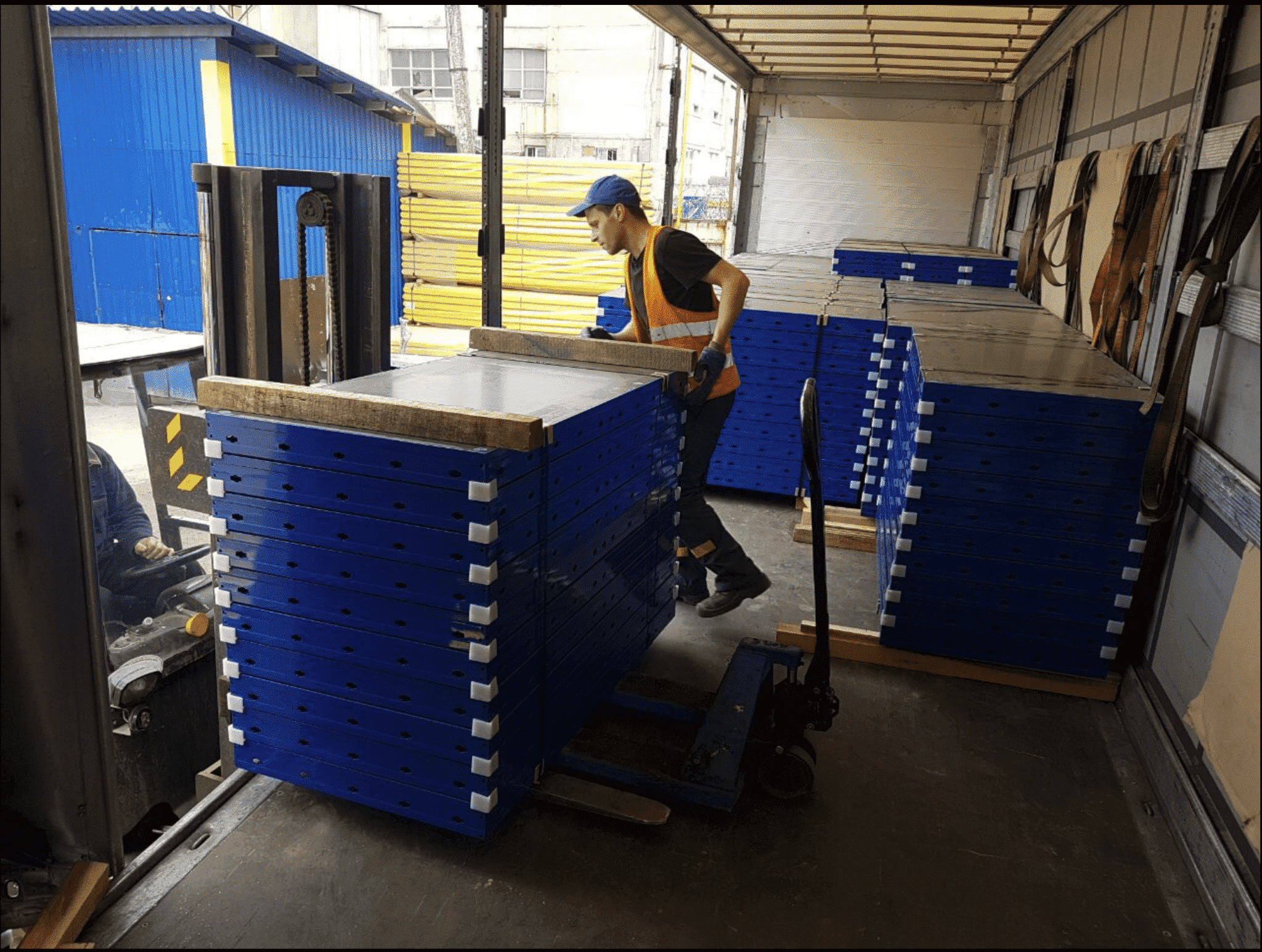 SalesBridge pallet transport with Cargors
